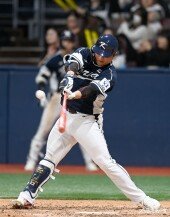 한준수 ‘잘 맞았다’