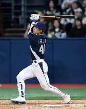 이주형 ‘만루 상황에서 2루타’