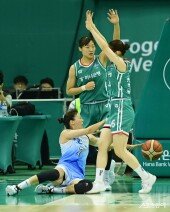 신지현, 옛동료들 상대로