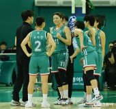 통증에 이 악무는 양인영