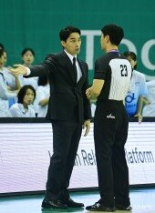 비디오 판독 재요청하는 구나단 감독