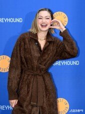 지지 하디드 ‘러블리한 하트~’