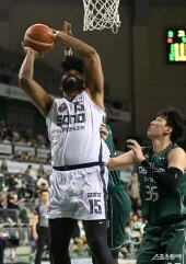 윌리엄스 ‘완벽한 골밑 슛’