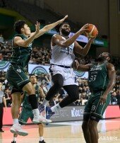 윌리엄스 ‘육중한 공중전’