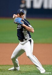 김영웅 ‘정확한 송구’