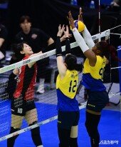 박정아, 모마의 블로킹 사이로