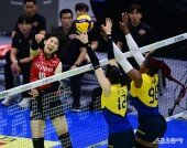 박정아, 블로커 위로