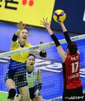 양효진, 상대 블로커가 반응하기 전에!