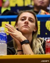 눈앞 패배에 굳은 표정의 자비치