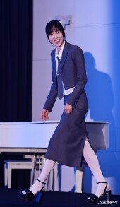 한지현, 사랑스러운 등장