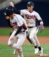 신민재 ‘딱 걸렸어’