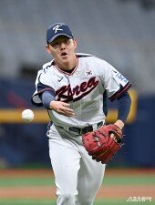 소형준 ‘안전 토스’