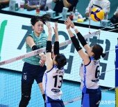 권민지, 블로커 터치 아웃 노리고