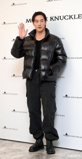 노상현, 시크한 손인사