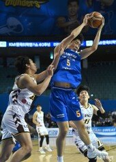 이원석 ‘월등한 높이로’