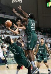 타마요 ‘밀집수비 속에서 패스’