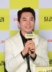 김영민, 해맑은 인사