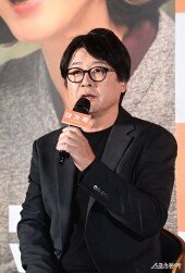 김윤석, ‘대가족’으로 인사드려요