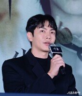 이민기, 매력적인 눈빛