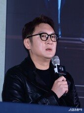 현문섭 감독, 긴장한 인사말