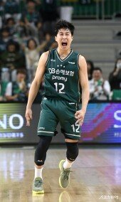 포효하는 김영현