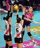 투트쿠 ‘블로킹을 무너뜨린 스파이크 공격’