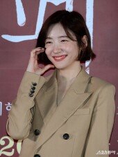 박지현, 수줍은 볼 하트!