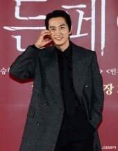 송승헌 ‘중우한 매력의 볼 하트!’