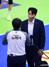 판정에 어필하는 권영민 감독