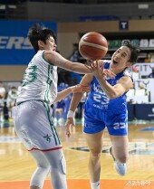 김단비 ‘파울이야’