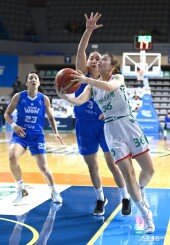 유즈키 ‘골망을 향해’