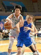 진안-이명관, 골밑 전쟁