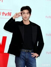 이시우, 로맨스 코미디의 특별한 인사~