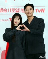 주지훈-정유미 ‘사랑은 외나무다리에서’