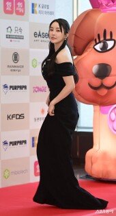 정유미, 우아한 입장