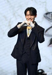 에이스 강유찬 ‘아직 하트가 어색해요’