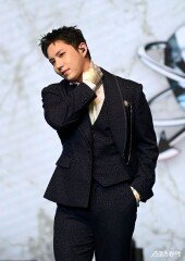 에이스 와우 ‘에이스와 멋진 퍼포먼스를’