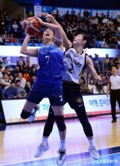 신지현 ‘막아도 소용없어’