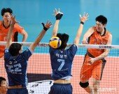 장빙롱 ‘눈 질끈 감고’