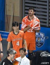 웜업존의 크리스