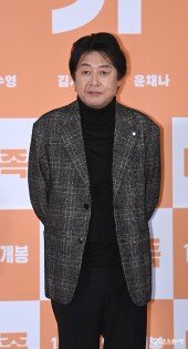 김윤석 ‘추운 겨울에 만둣국 같은 영화’