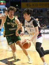 돌파하는 이현중