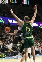 변준형 ‘골밑 슛’