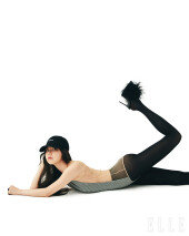 안소희, 반만 가린 보디 슈트 [화보]