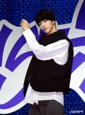 투어스 도훈 ‘조각같은 외모’