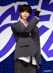 투어스 신유 ‘부드러운 카리스마~’