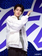 투어스 지훈 ‘아련한 눈빛~’