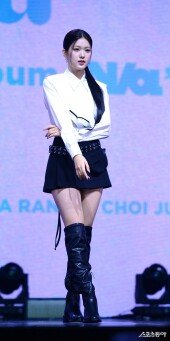 이즈나 윤지윤 ‘세련된 시크’