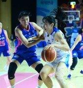 김단비 ‘골밑 공격’