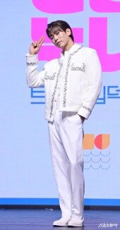 마이트로 정윤재, 순백의 패션으로